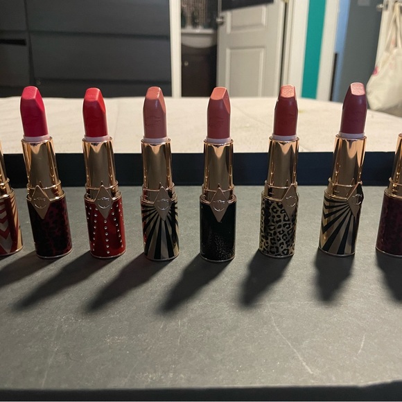 Original 24 Charlotte Tilbury Lipsticks + display case - Picture 5 of 14